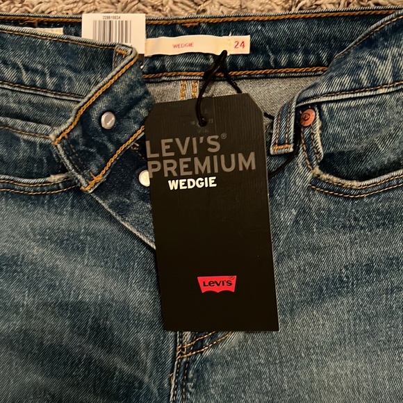 Levi’s Wedgie Icon Jeans - Picture 4 of 4